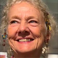 Dipping the toe ☺️ 📸 Mairead O'Gorman