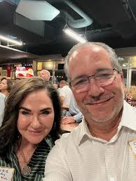 Flipping through old Year Books and was reminiscing about these bygone  businesses… my first job was waiting tables at Bennigans and who else loved  those Tinsley rolls🤤