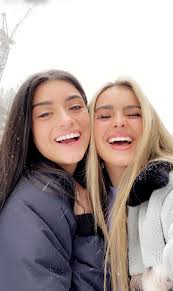 Dixie And Addison In 2020 Friend Photoshoot The Most Beautiful Girl Girl Photos