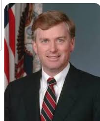 Why, oh why don't I see or hear about JD Vance being the candidate least  suited and least experienced to be president since Dan Quayle? For the  kiddies out there, Dan Quayle
