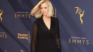 Lisa valerie kudrow is an american actress, writer, comedian and producer born on 30th july 1963. Lisa Kudrow Fuhlte Sich Neben Jennifer Aniston Und Courteney Cox Unformig