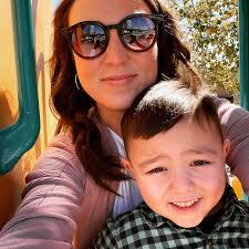 Welcome to Texas” said the picnic table neighbors as they watched Yi Rong  and I try our first batch of boiled crawfish. I'm grateful we got to spend  time with Franklin, Kelly,