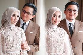 Suami Laudya Cynthia Bella Ubah Foto Profil Dan Unfollow Istri In 2020 Cynthia Bella Dan