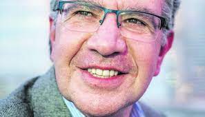 Er kandidierte bei den präsidentschaftswahlen 1999/2000 und 2005/2006 erfolglos für das amt des chilenischen präsidenten. Joaquin Lavin Un Opus Dei En El Gabinete El Periodista Online