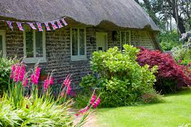 So how does one thatch a cottage? Thatching Material Used As Covering For Thatched Buildings
