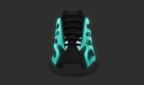 Dxnielzzz504 the service is always great colleague livia is patient with me and always has a solution if there is a problem. Kanye West Yeezy Day Adidas Yeezy 700 V3 Blue Glow Release Date Complex