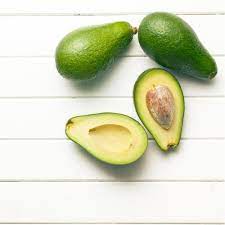 Gradatamente si aggiungono olio, sale e limone sempre frullando.e' importante aggiungere questi ultimi insieme per non in insalata ma mista per quanto mi riguarda.non mangerei mai avocado da solo. Come Si Mangia L Avocado La Guida Completa Fruttaweb