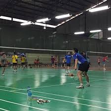 It is 5 feet or 1.524 metres tall in the middle whereas its height increases to 5 ft 1 inch or 1.55 metres at the edges. Photos At Ara Courts Badminton Hall Badminton Court