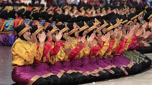 Pola lantai tari saman dan makna serta penjelasannya silontong. Gambar Gerakan Tari Saman Visitbandaaceh Com