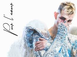 Da corriere.it achille lauro achille lauro nella foto postata su instagram si spoglia come san francesco. Pour L Amour Achille Lauro E Boss Doms Inventano La Samba Trap