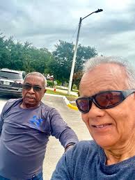 Reconoces a alguien ? (Al parecer fue tomada en el Pelaito, cuando se  construia el Expreso, detras del edif 25)