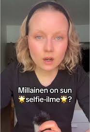 Jo Munroe Selfie Picture