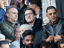 Chocolat est un film réalisé par roschdy zem avec omar sy, james thiérrée. Photos Bruno Roger Petit Jean Sarkozy Roschdy Zem Les People Dans Les Tribunes Du Match Psg Amiens Pureactu Com