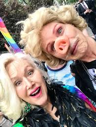 Julius, Bar “you wanna go where everyone knows your name” and the perfect  spot to catch up with Jed Ryan, Clover Welsh,Joe Preston, Brian J Kaufman  Rainbow Quest, and others! Always love