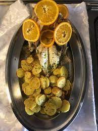 600 gr di filetti di rana pescatrice pane grattugiato, olio evo, sale, pepe, prezzemolo e capperi q.b ungete con dell'olio una teglia da forno, posizionate i filetti di rana pescatrice e cospargeteli con il. Rana Pescatrice Al Forno Con Patate E Arancia Picture Of Vento Di Prua Guardiagrele Tripadvisor