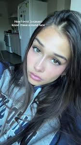 How to Slim Down Your Round Face Naturally