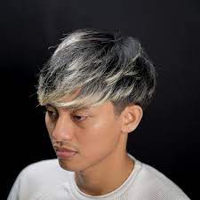 Sesuaikan model potongan rambut sesuai bentuk wajah. Inilah 9 Model Rambut Pria Berponi