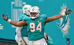 The Miami Dolphins Couldn T Complete A Furious Fourth Quarter Comeback Give Brian Flores Team Credit They Know How Miami Dolphins Football Helmets Dolphins