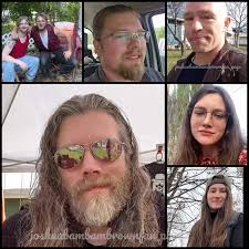 Small buddy, big love😽