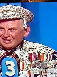 Pearl button article in Iowa museum