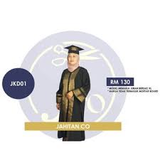 Lepas konvo, ibu bapa yang nak abadikan gambar anak, pergi ke belakang kat backdrop khas. Topi Konvo Graduasi Graduation Hat Shopee Malaysia