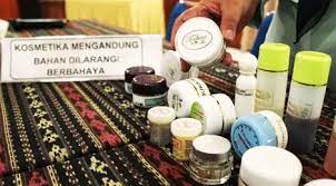 Kalau ada produk yang bisa membuat wajah menjadi putih dalam seminggu, konsumen harus waspada karena kemungkinan produk itu mengandung merkuri. Bpom Umumkan 17 Kosmetik Berbahaya Cek Milik Anda Beauty Fimela Com