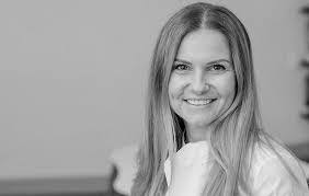 Ursula Robertson's Instagram, Twitter & Facebook