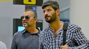 John lennon è morto tragicamente dopo che un folle gli sparò 4 volte nella schiena a new york. George Michael Media Inglesi Morto Da Solo Per Overdose Di Eroina