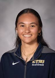 Danielle Arellano's Instagram, Twitter & Facebook