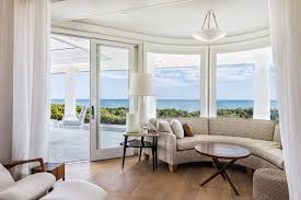 While madoff was on house arrest in his manhattan penthouse for six months he never again went back to his seaside home. Bernie Madoff S Former Montauk Beach House Wants 17 9m