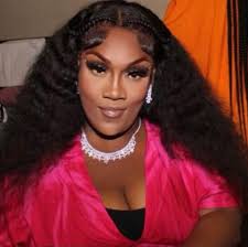 I'm screaming🤣 Harpo who dese people? The fact that the lil girl standing  up looks just like me when I was a bald head baby/lil girl and the lil boy  is why