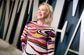 An ew1 veteran, she didn't hesitate to enlist again to fight for her people. Catherine O Hara Recreates Home Alone Scene And Fans Didn T Expect Her To Look Like That Now