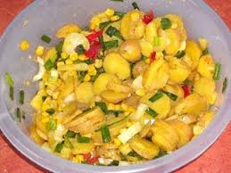 Dacă tot suntem în perioada postului, îți recomandăm această salată de cartofi, conopidă și năut.de ce ai nevoie pentru salată de conopidă, cartofi și năutpentru salată1 conopidă mică, ruptă bucăți1 kg cartofi galbeni200 g năut din o salată de post foarte hrănitoare și consistentă! Reteta Salata De Cartofi Cu Porumb