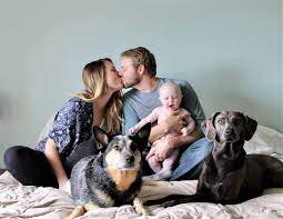 Family Lifestyle Lifestyle Photography Pets Dogs Dog Photography Baby Newborn Family Photo Dog Photography Baby Newborn Family Photos Kiss Cute