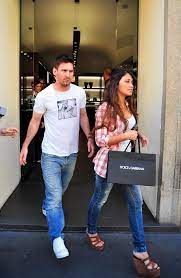 Lionel messi's net worth is $600 million. Football Before And After Lionel Messi Novia De Messi Antonella Roccuzzo Fotos De Messi