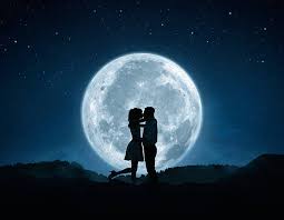 Silueta De Pareja En La Luna Llena Banco De Fotos E Imagenes De Stock Istock