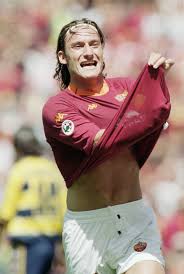 Tutto cappelli’s philosophy is to provide hair replacement systems that look natural, undetectable and are perfectly tailored to each individual client. Calcio Ultimi Romantici C E Chi Si Faceva Crescere I Capelli In Quel Periodo Per Sfoggiare Il Giovedi Il Laccio Bianco Alla Totti E Chi Mente Facebook