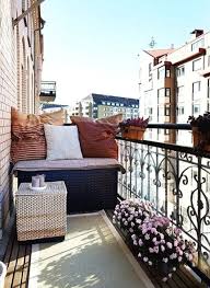 Nos idées pour aménager son balcon déco baigné de verdure même si il est petit et étroit. 32 Idees Et Conseils Pour Amenager Un Balcon En Longueur