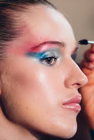 The 15 Most Exciting Makeup Looks From The Spring 2020 Runways Makeup Looks Bad Makeup Maybelline Eyeshadow Palette