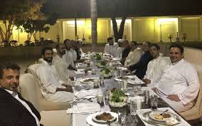 بلا رسميات ولي العهد السعودي يقيم مأدبة عشاء لضيوف القمة العربية أقام ولي العهد السعودي الأمير محمد بن سلمان بن عبدالعزيز مأدبة عش Table Settings