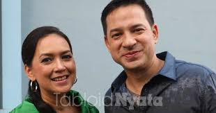 Tapi ternyata nggak cuma ari saja lho, sang istri yang bernama inge anugrah juga tampak awet muda. Seperti Apa Anak Anak Ira Dan Ari Wibowo Sikapi Beda Keyakinan