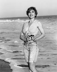 У дюреров было восемнадцать детей, некоторые, как писал сам дюрер младший, умерли «в юности, другие, когда выросли». Madonna V Yunosti Foto