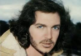 Camilo sesto was born on september 16, 1946 in alcoi, alacant, comunitat valenciana, spain as camilo blanes cortes. Camilo Sesto Y Como Ser Peter Pan Disonancias