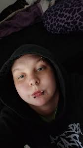 Anyone got kids around 14-17 that plays fortnite i really wanna play with  someone around my age my epic is Yxizz