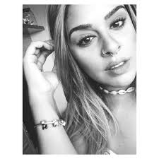 Layla Andrade's Instagram, Twitter & Facebook