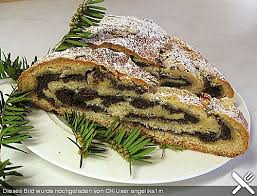 Stollen Der Beliebteste Kuchen Zur Weihnachtszeit Chefkoch De Rezepte Lebensmittel Essen Stollen Rezept