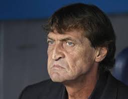 El boca juniors ofrecerá el cargo de entrenador a julio césar falcioni, actualmente en el banfield, informó una fuente de la directiva del club más popular de argentina. Snapshot Boca Juniors Coach Julio Cesar Falcioni Is Not Amused Who Ate All The Pies Julio Cesar Boca Juniors Amusing