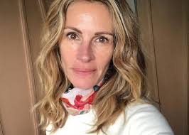 Μπορεί να την ερωτευτεί και ο μπραντ τζούλια ρόμπερτς: Tzoylia Romperts Kalei Toys Amerikanoys Stis Kalpes Me Ton Pio Prwtotypo Tropo In Gr