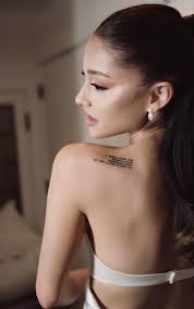 Ariana grande frisur ariana grande bilder ariana grande hintergrundbild haarfarben highlights promis arianna grande ariana grande performs on coachella stage during the 2019 coachella. Ariana Grande Die Exklusivbilder Und Details Zur Intimen Hochzeit Und Ihrem Brautkleid Vogue Germany