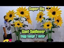 Kisah mekarnya titan arum si raksasa bau. Diy Bunga Matahari Raksasa Sudut Ruangan How To Make Standing Flower Giant Sunflower Youtube In 2021 Plastic Bottle Art Flower Crafts Giant Sunflower